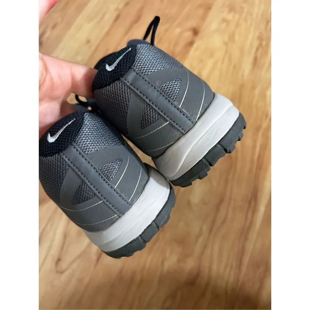 Nike golf shoes size 6y or 6.5 adult or 7 women’s adult gray color - Picture 5 of 5